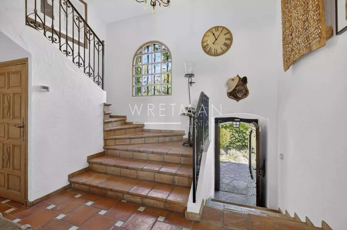 Maison à CHATEAUNEUF-GRASSE