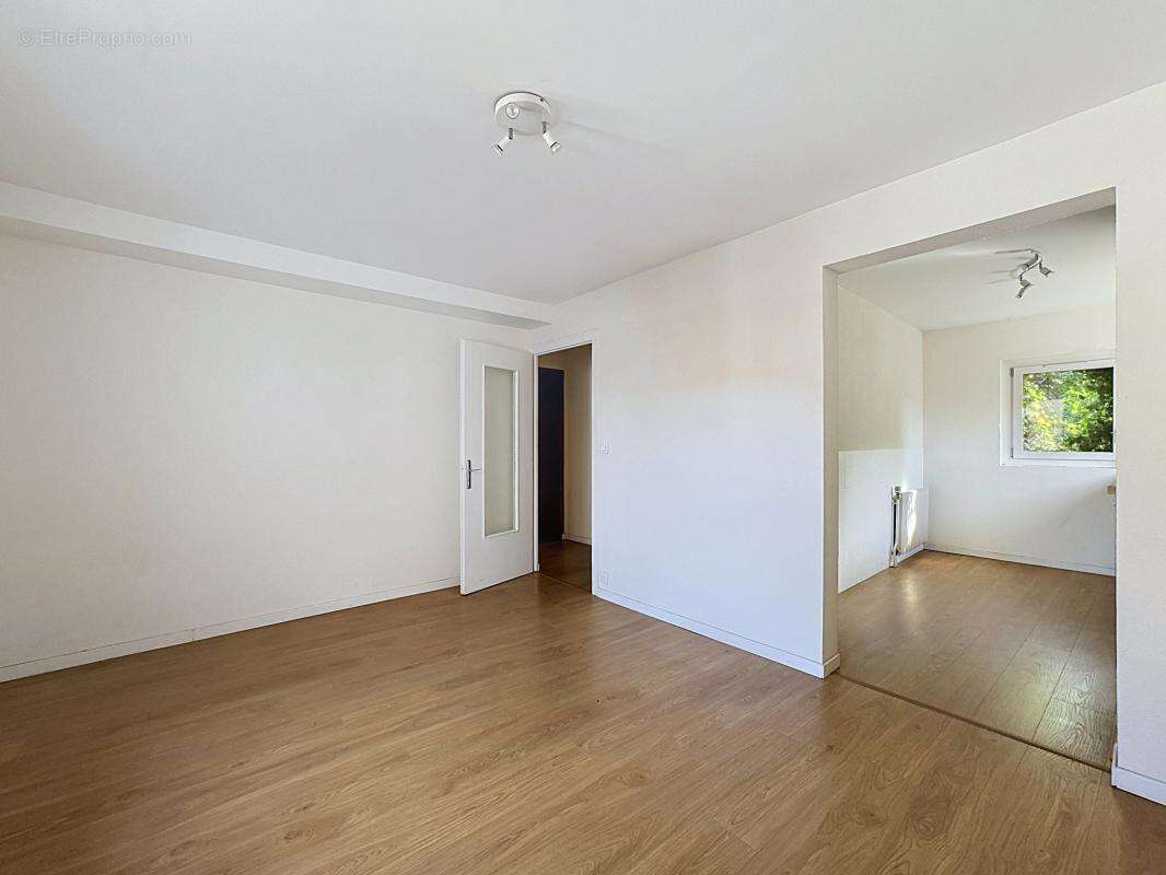 Appartement à BONNE