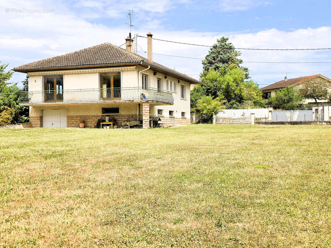 Vonnas   Maison familiale de 121,20 m2 sur terrain constructible de 2 285 m2 - photo 7
