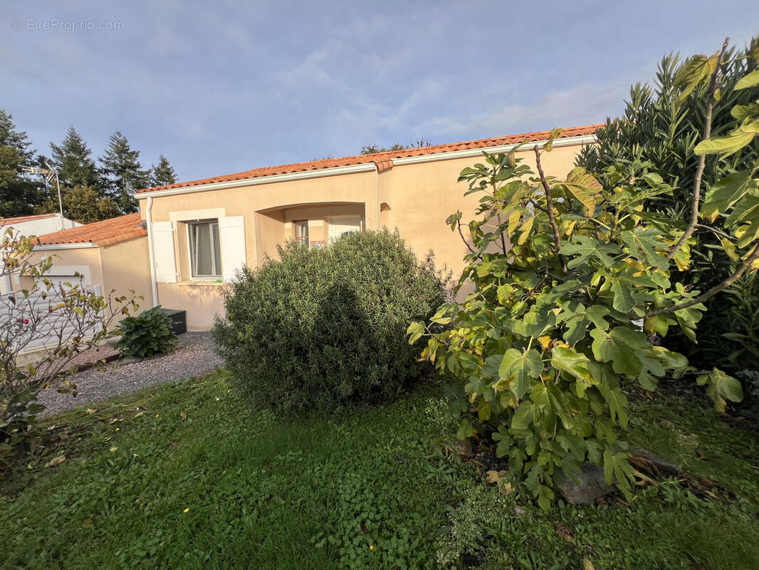 Maison à LE GIROUARD