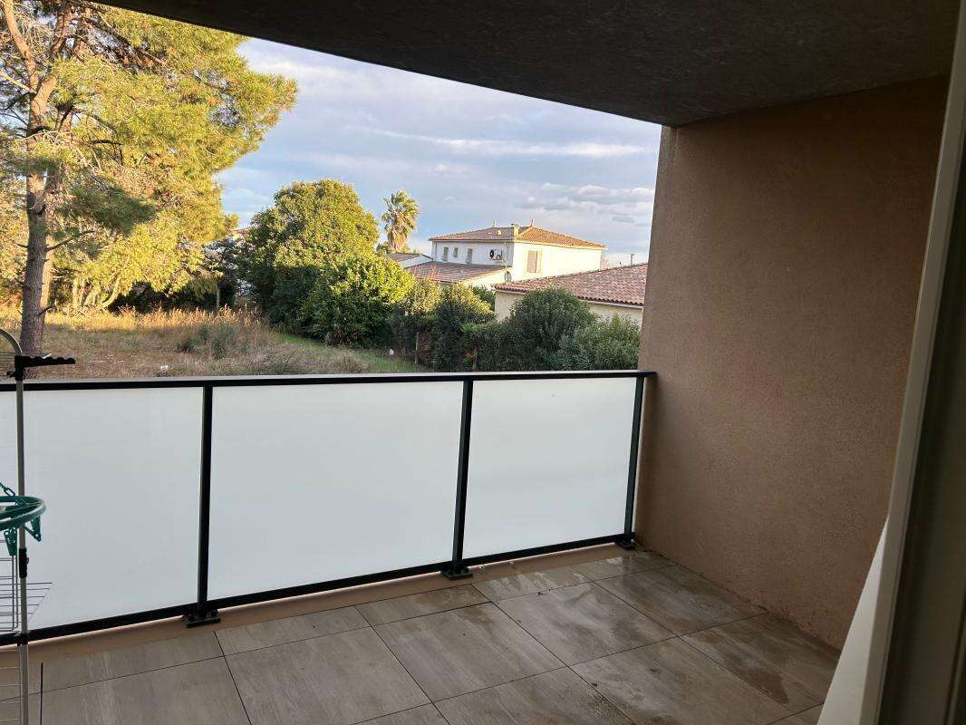 Appartement à GARONS