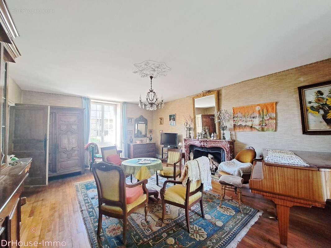 Maison 259 m² à Le Teilleul  - photo 5