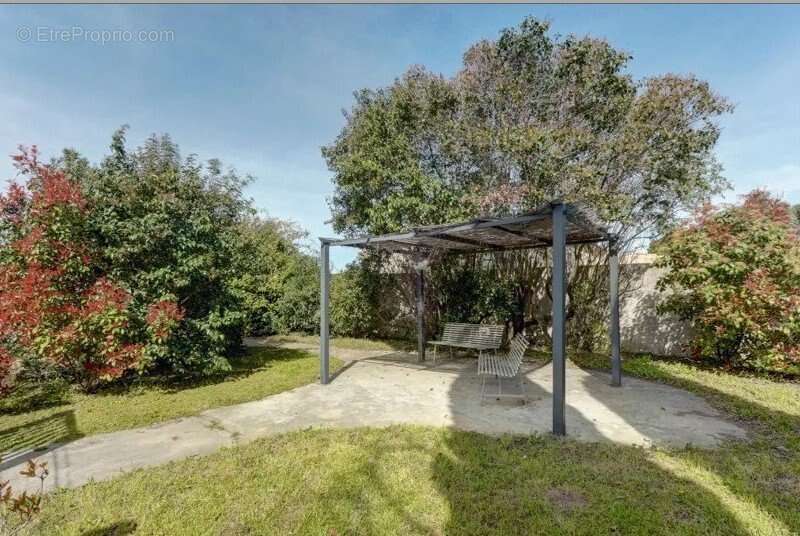 INVESTISSEMENT LOCATIF  Châteauneuf-les-Martigues  Résidence Ehpad Les Jardins de Valtrède - 6.03% de rentabilité - photo 10