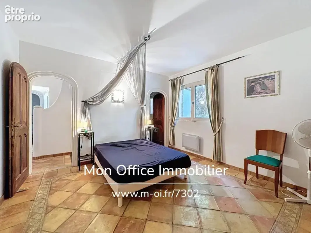 Référence : 7302-les - villa de 200m2 vue sur les collines avec patio et terrasses - photo 15