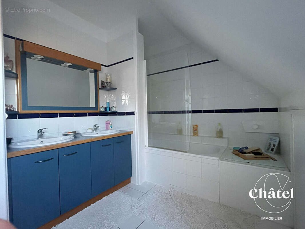 Maison à MONTLOGNON