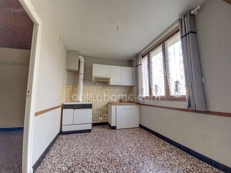 Maison à TAVAUX-ET-PONTSERICOURT