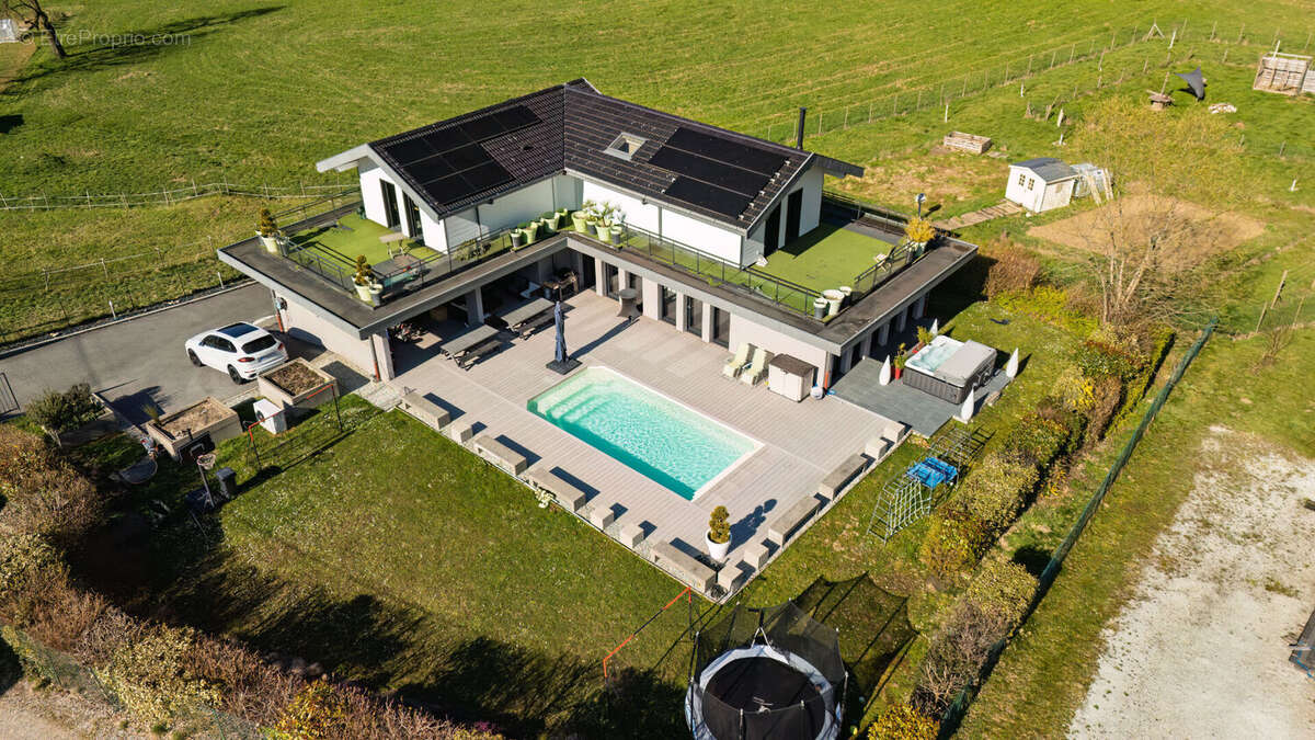 Maison à DINGY-SAINT-CLAIR