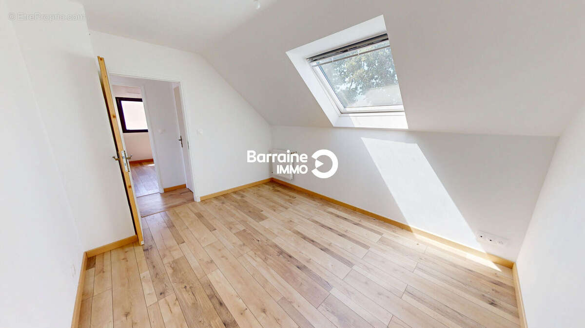 A vendre proche landerneau - tremaouezan maison t6 111m² recente garage jardin - photo 17