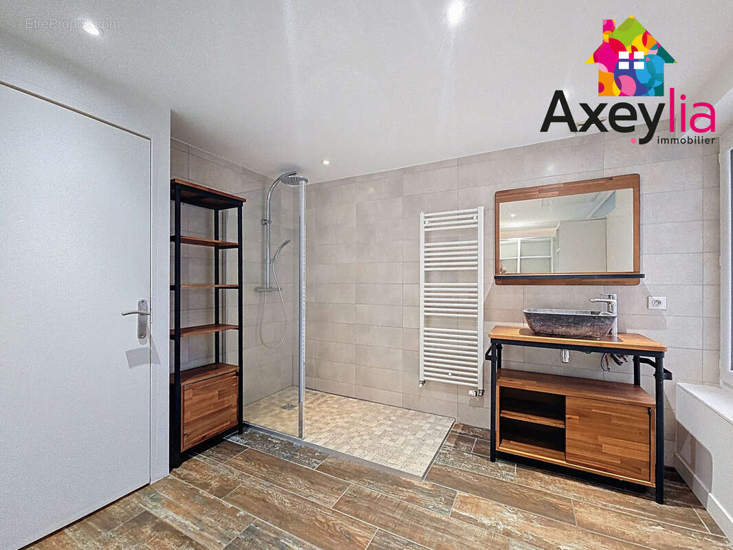 Appartement à LE COTEAU