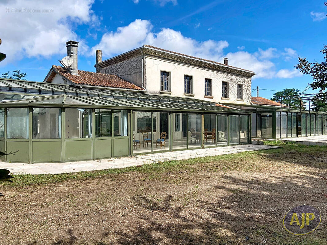 Maison à SAINT-CHRISTOLY-MEDOC