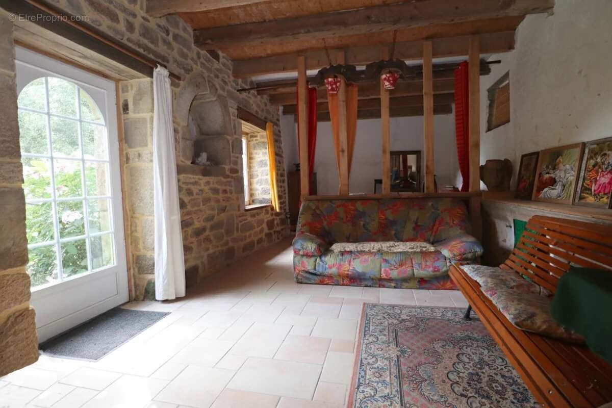 Maison à GLOMEL