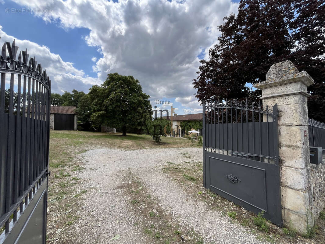 Maison à LA ROCHEFOUCAULD