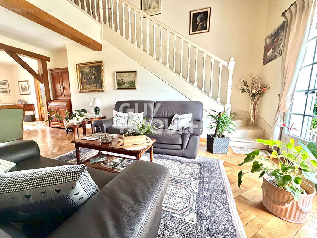 Maison à MENNECY