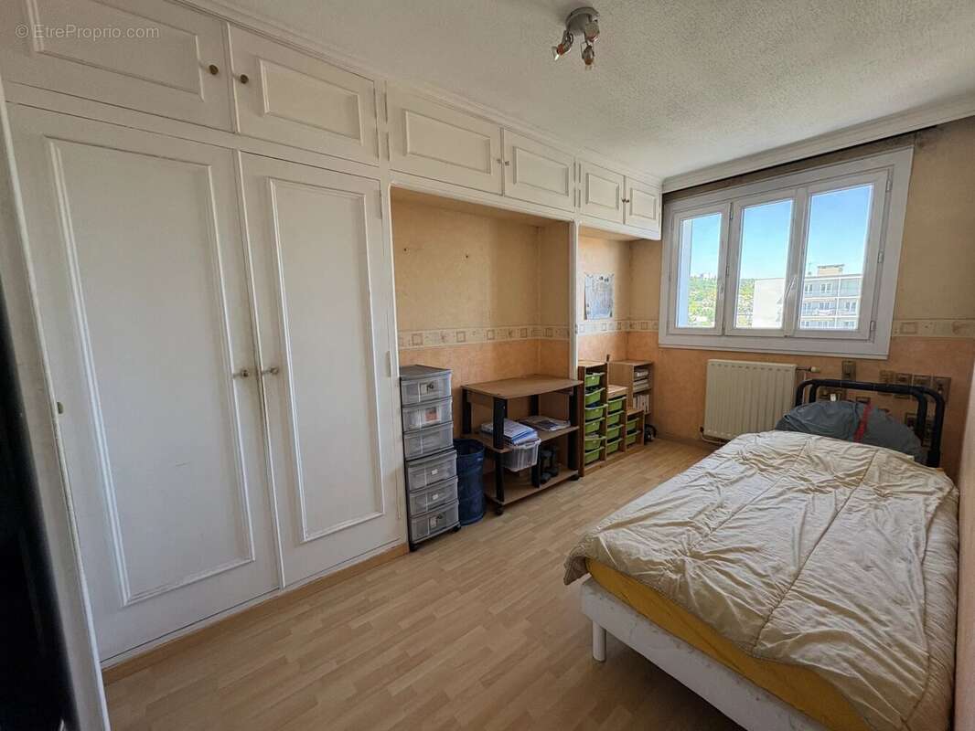 Appartement à SAINT-PRIEST-EN-JAREZ