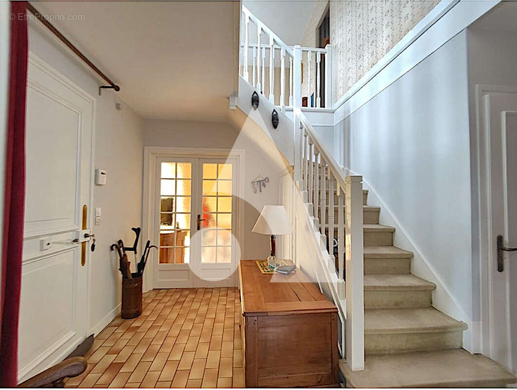 Maison à OLLAINVILLE