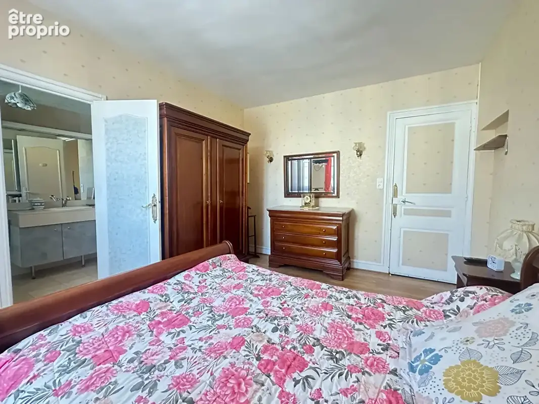 A Mézières sur Seine - Maison de ville  - 8 pièces 4 chambres - 133 m² - photo 9