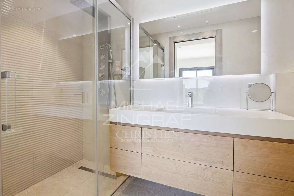 Maison à MANDELIEU-LA-NAPOULE