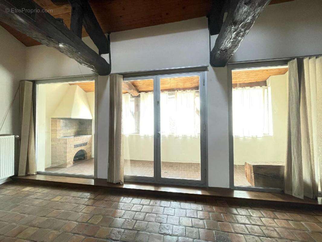 Appartement à PONT-DE-VEYLE