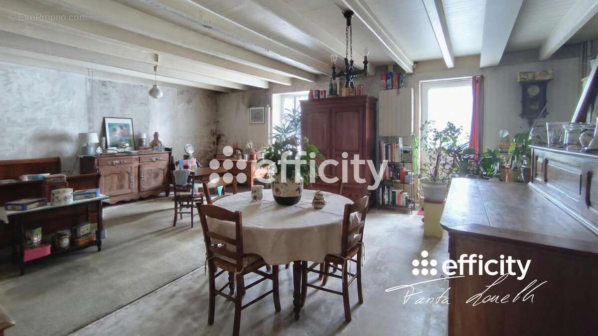 Maison à DAMVIX