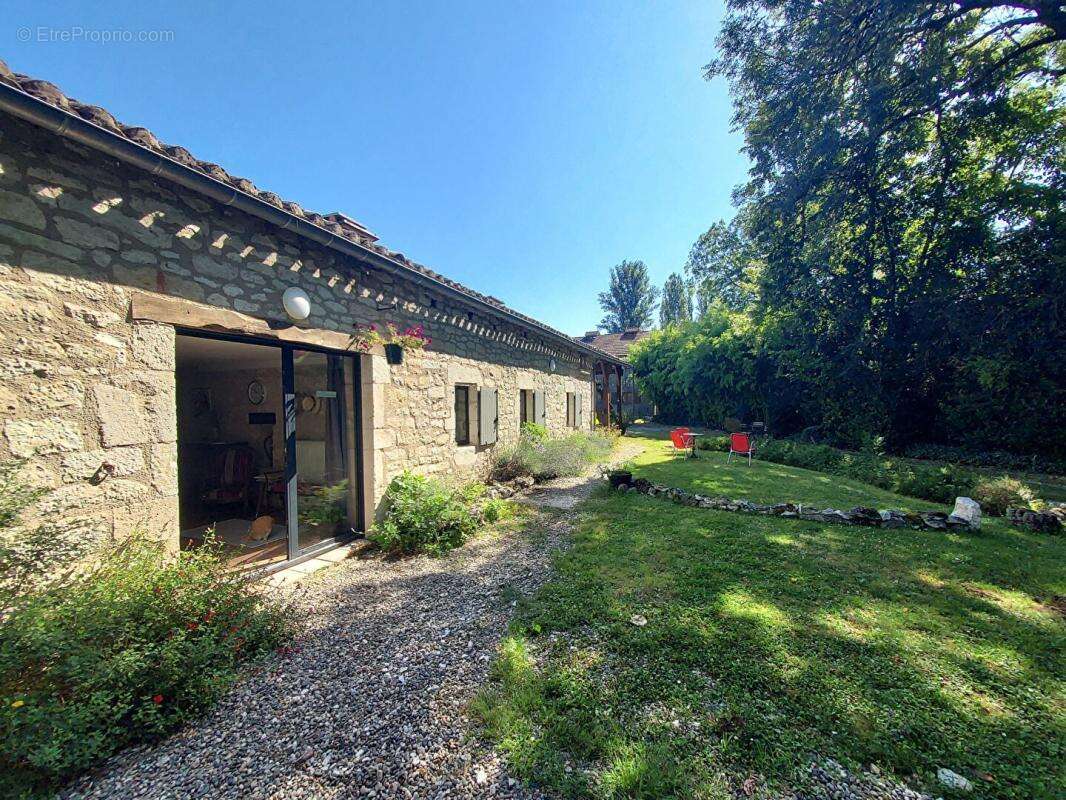 Maison à MONTCUQ