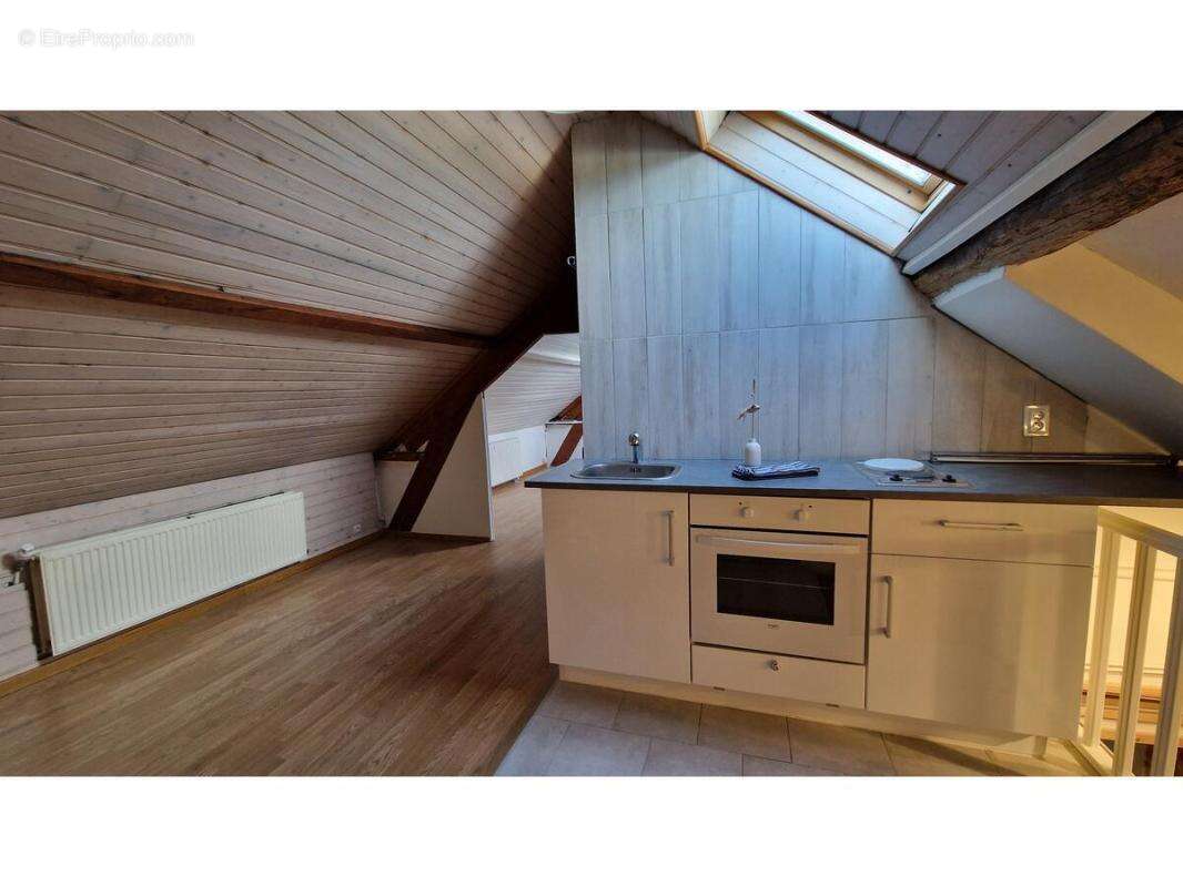 Appartement à FLEURINES