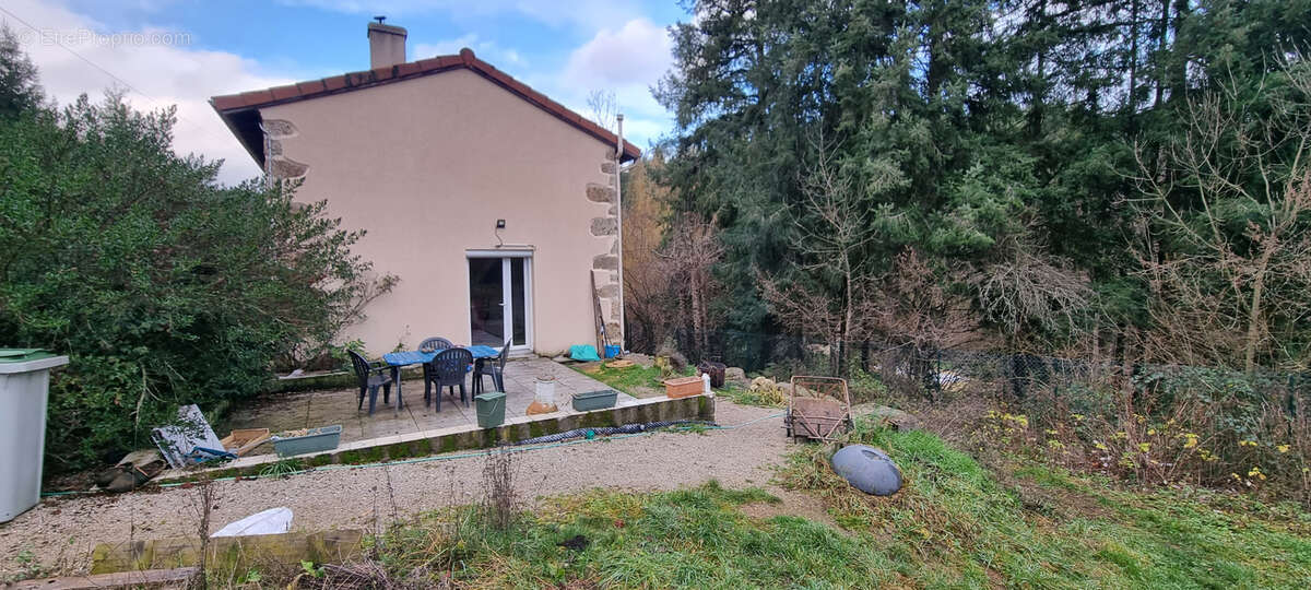 Maison à SAINT-NIZIER-DE-FORNAS