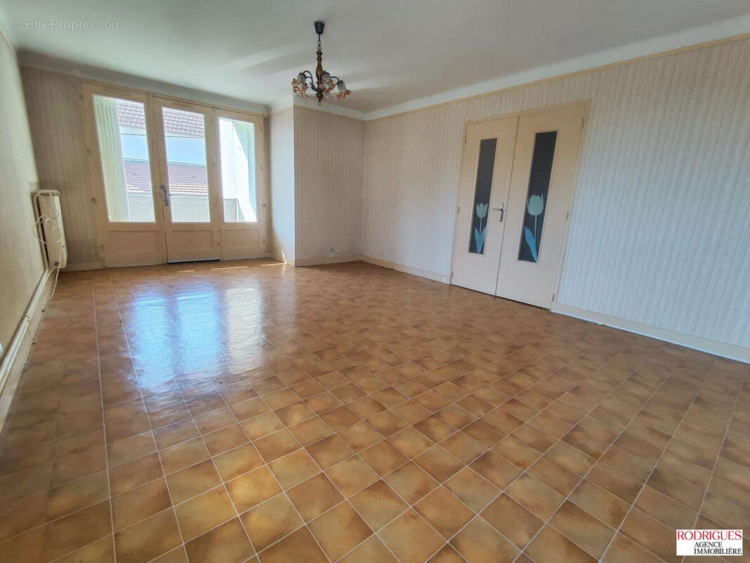 Appartement 81 m² à Poitiers  - photo 2