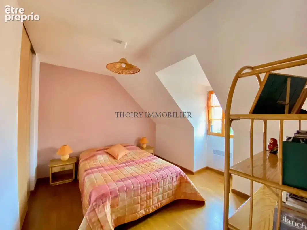 Thoiry 2 minutes. Belle maison familiale de 7 pièces. 1914 m2 de terrain. - photo 17