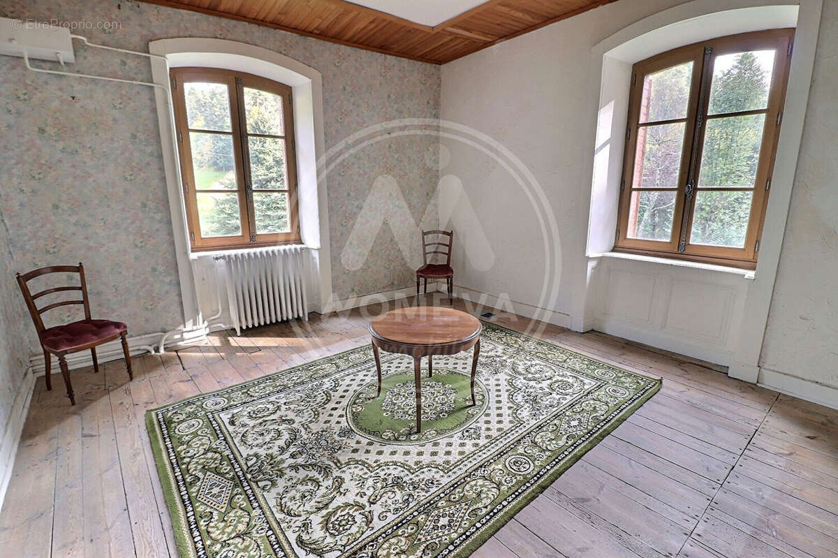 Maison à MONTREGARD