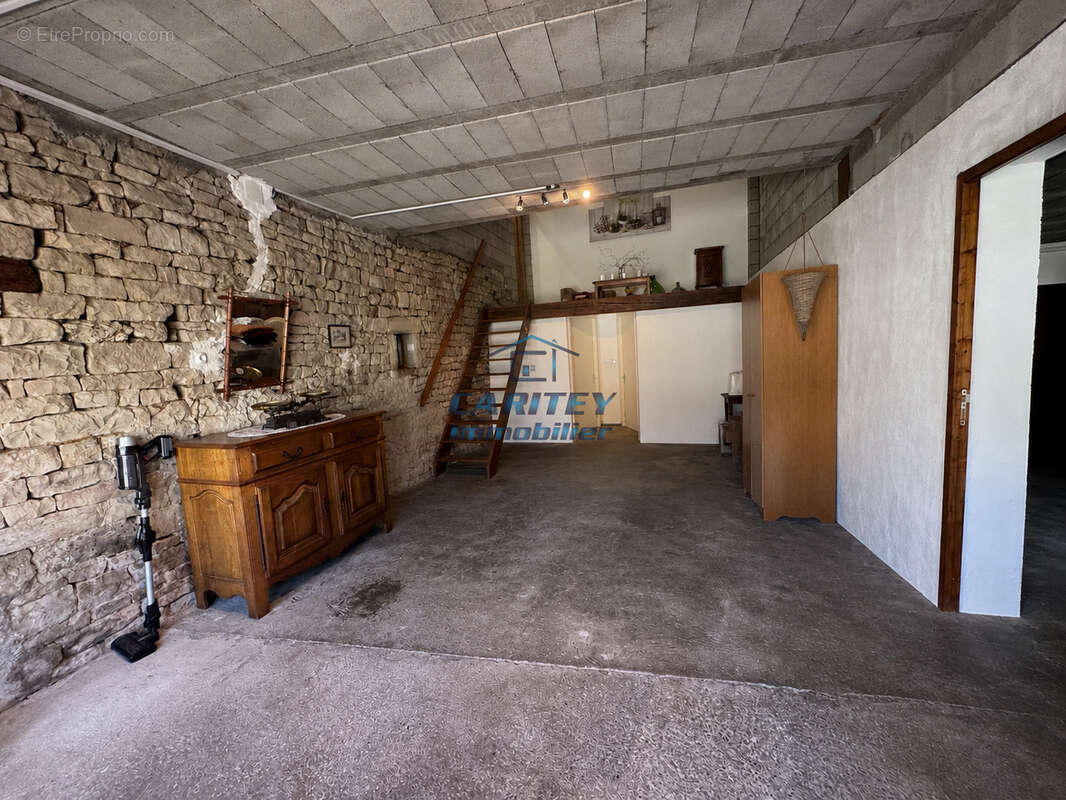 Maison à ADELANS-ET-LE-VAL-DE-BITHAINE