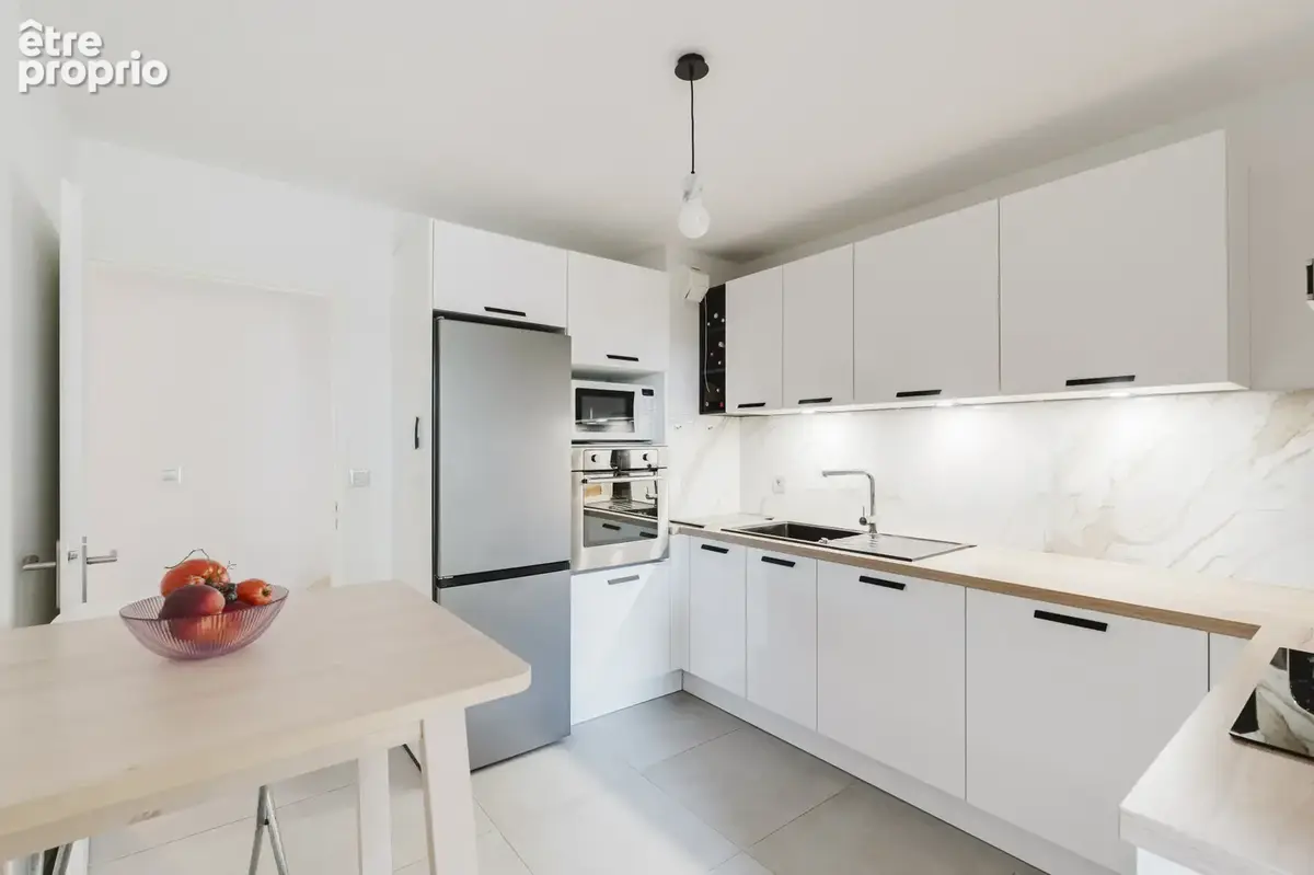 Appartement T4 rénové - Résidence de standing fermée et sécurisée - photo 2