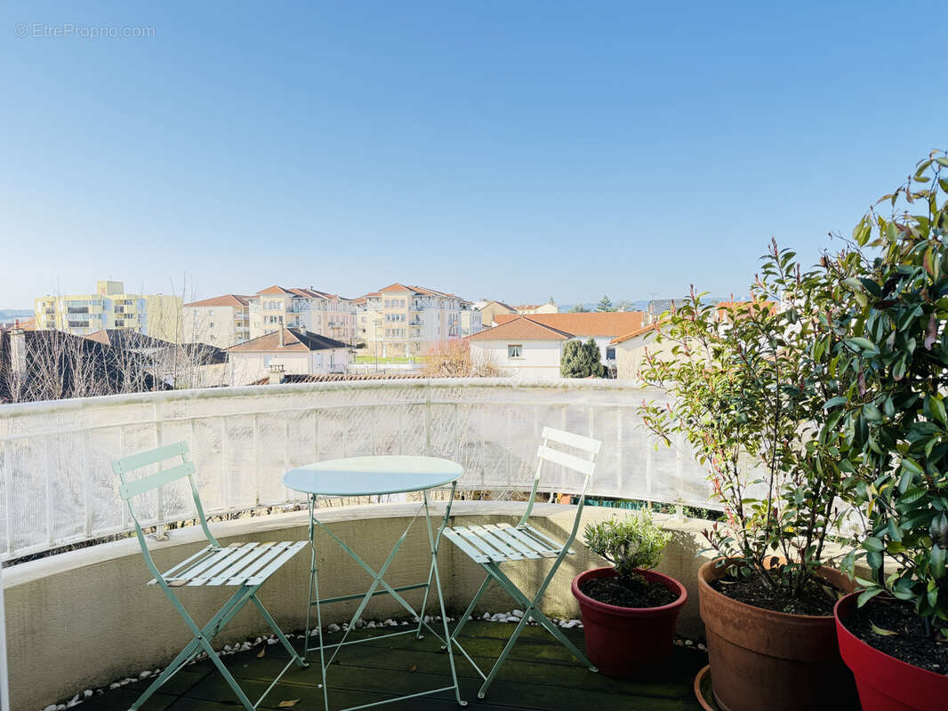 Appartement à LE COTEAU