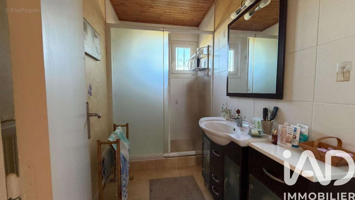 Maison 108 m² à Ambares-Et-Lagrave  - photo 8