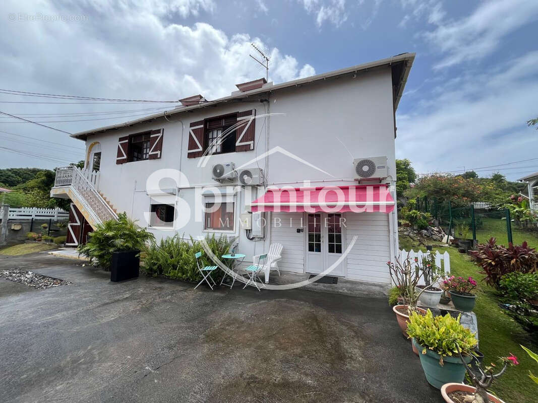 Maison à BASSE-TERRE