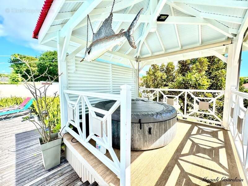 À vendre – villa de charme avec piscine & annexes – saint-françois - photo 25