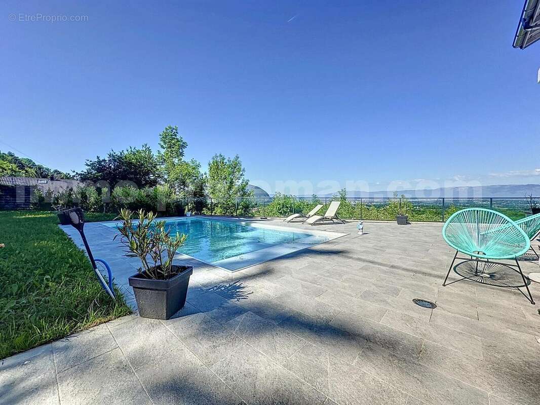 Magnifique_maison_architeque_individuelle_cranves_sales_calme_frontiere_suisse_geneve_proche_ecole_bus_ceva_piscine_ terrain_salon_sejour_cuisine_couloir_chambre_cuisine_salle_de_bain_dressing_terrain_jardin_piscine - Maison à CRANVES-SALES