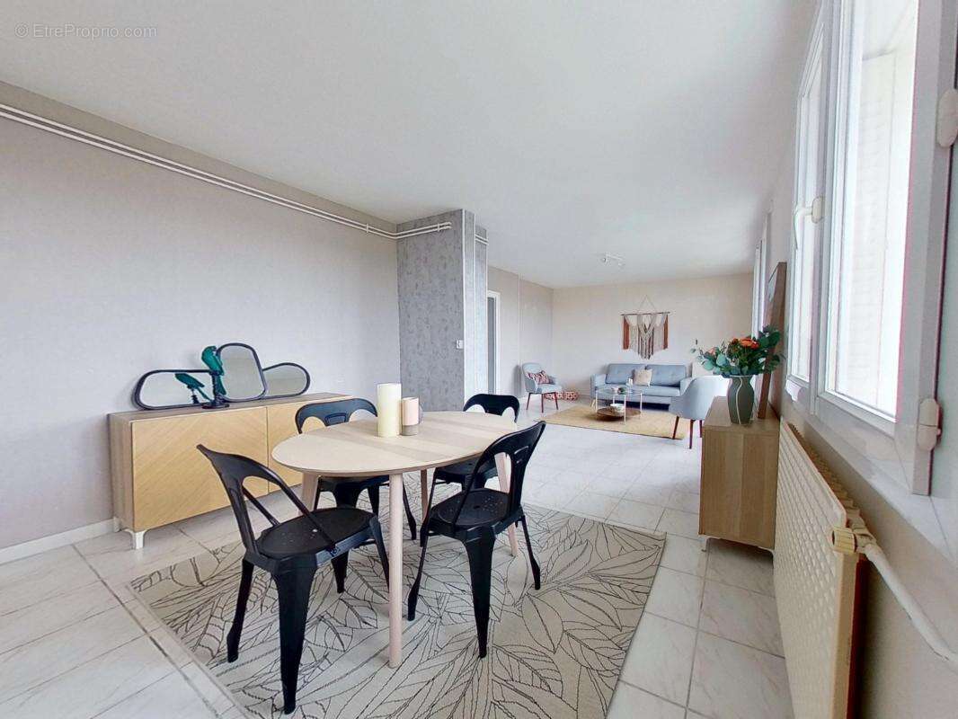 Appartement à MEYZIEU
