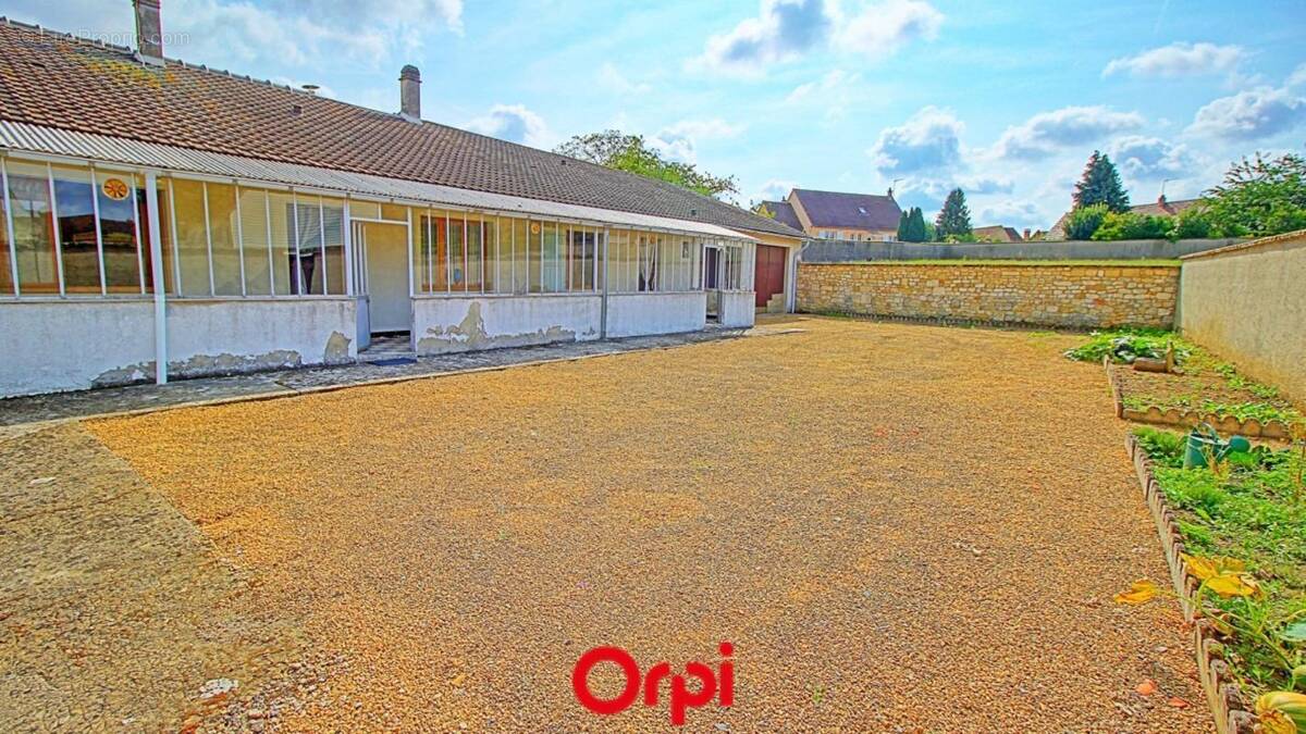 Maison à LACHELLE