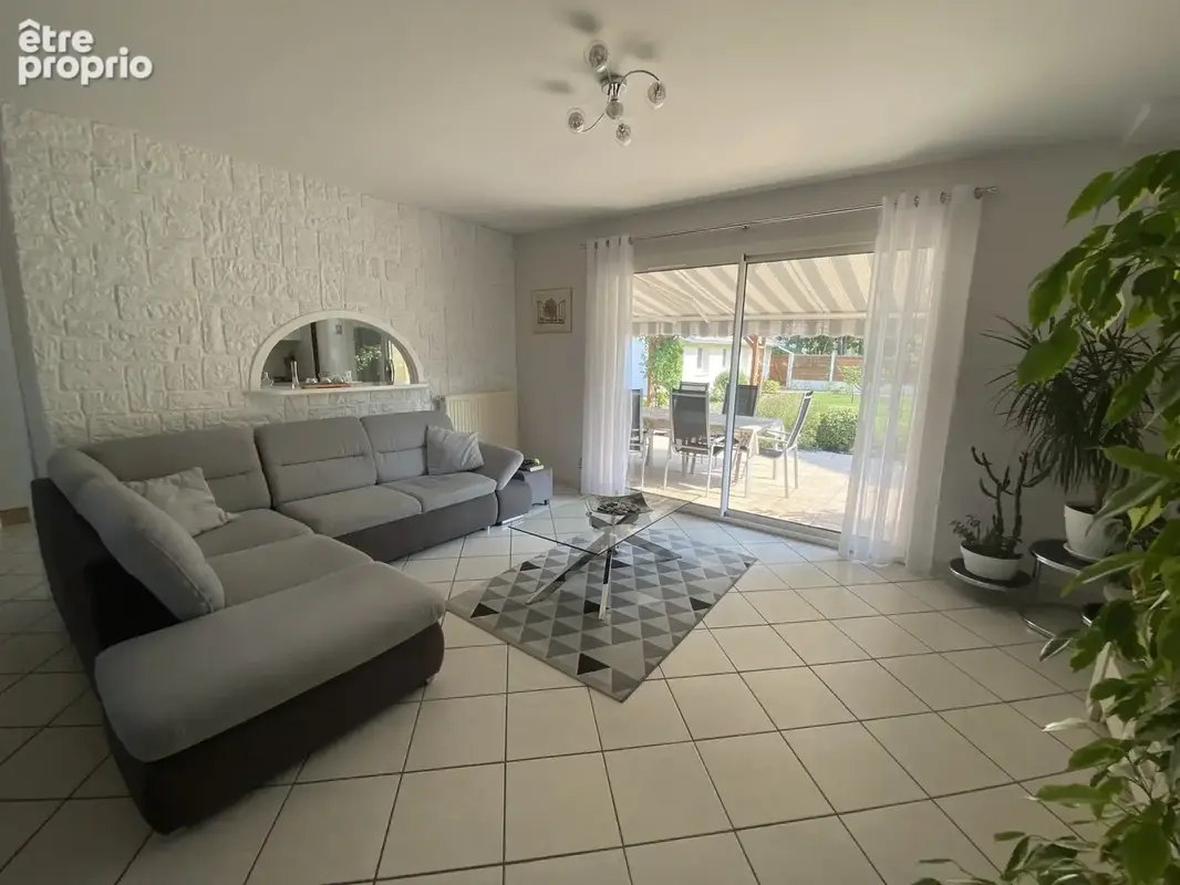 Maison 3 chambres+1 bureau + garage indépendant de 40m2 -jardin paysagé 879m2 - photo 4