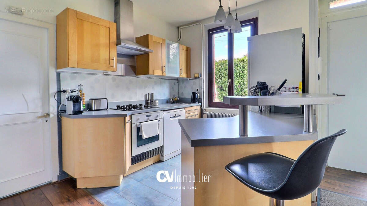 Maison à SAINT-ETIENNE-DU-VAUVRAY