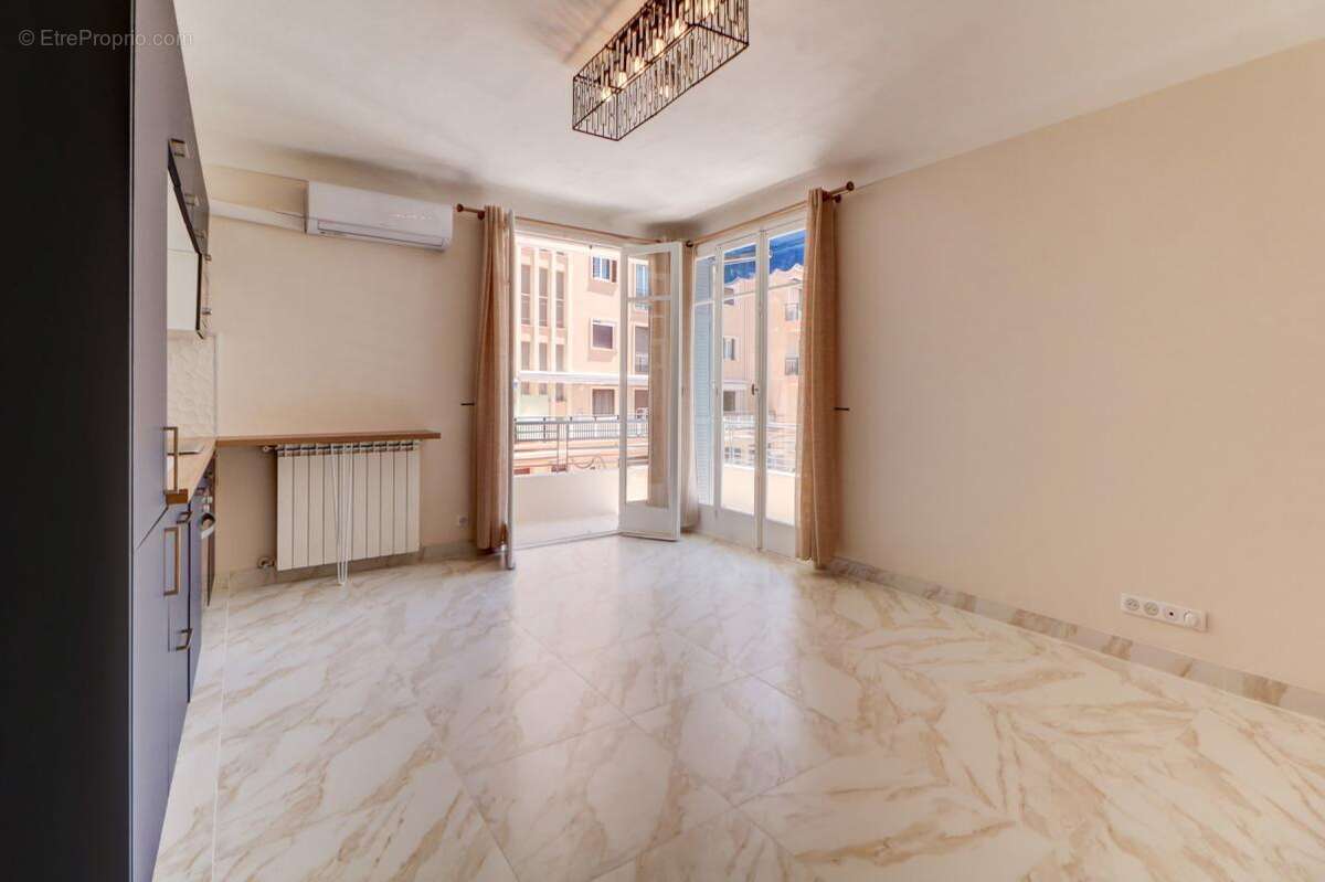 Appartement à ROQUEBRUNE-CAP-MARTIN