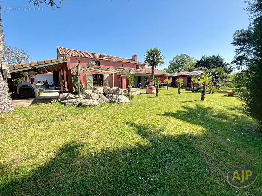 Maison à LE MAY-SUR-EVRE