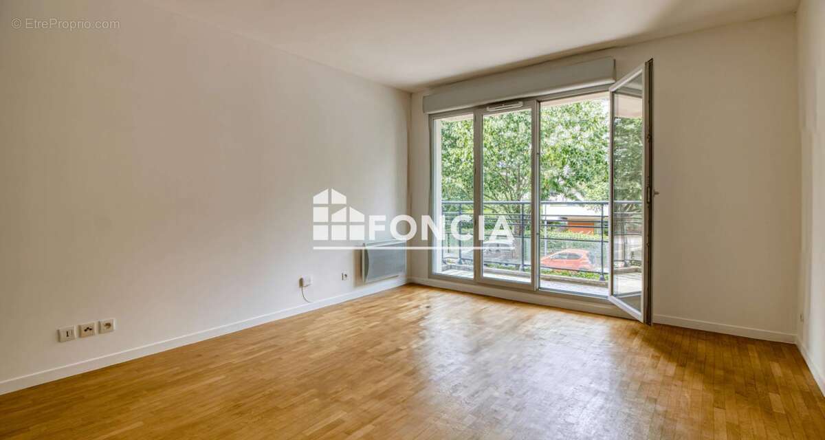 Idéal pour un 1er achat ou un investissement locatif ! Rue de la Senette à Carrières-sous-poissy (78) - Appartement T2 rénové 42 - photo 3