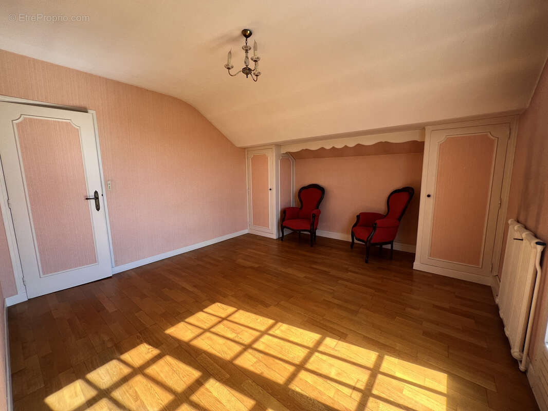 Maison 6 pièces de 139 m2 habitables avec 355 m2 de terrain - photo 10