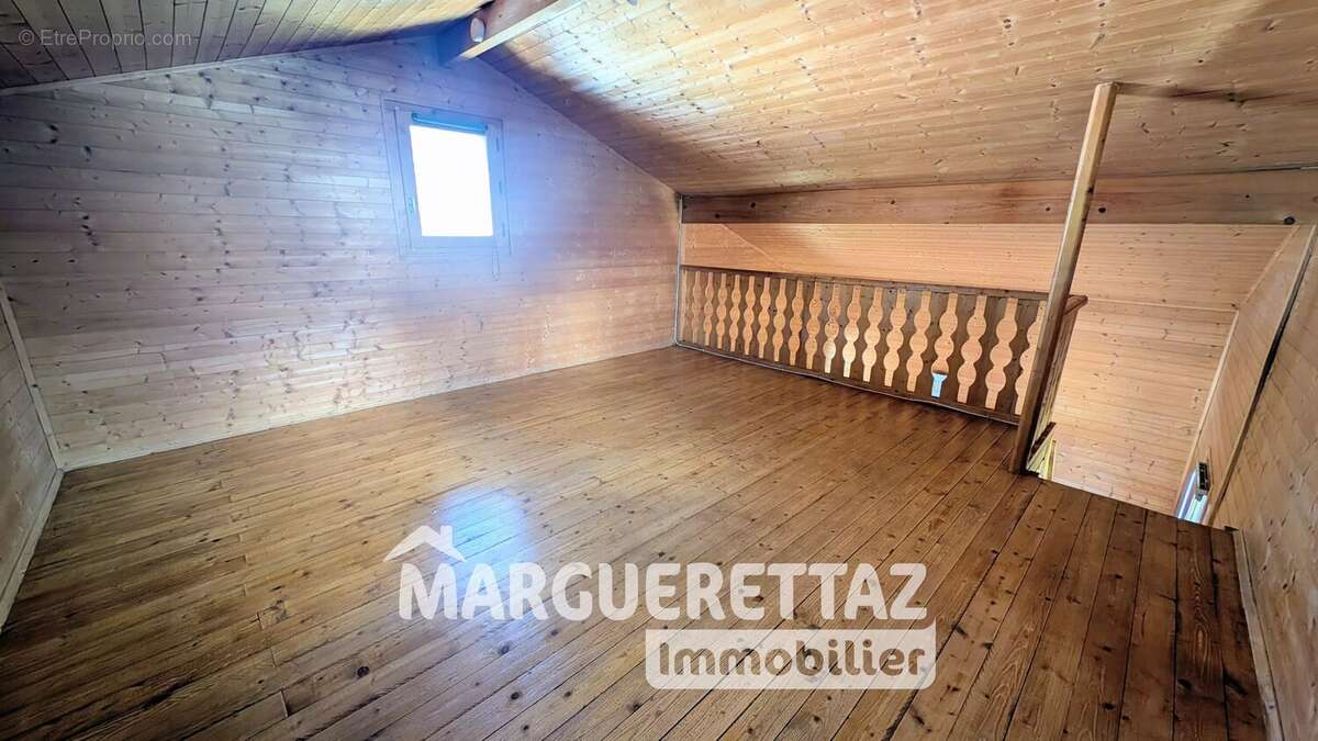 Maison à LA ROCHE-SUR-FORON