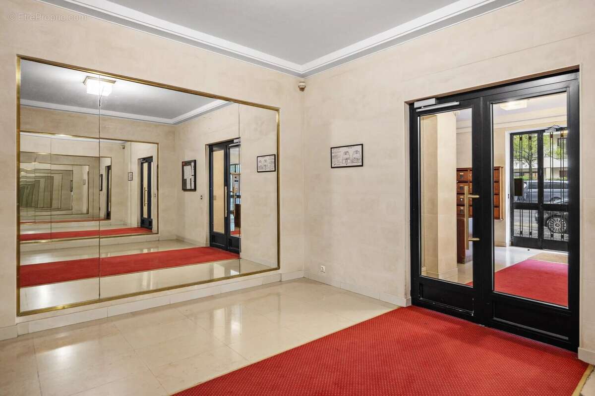 Appartement à PARIS-16E