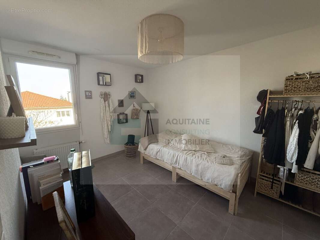Appartement à BEAUZELLE