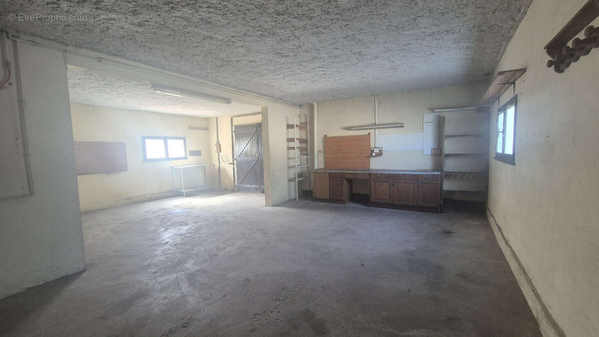 Maison à VILLENEUVE-LA-COMPTAL