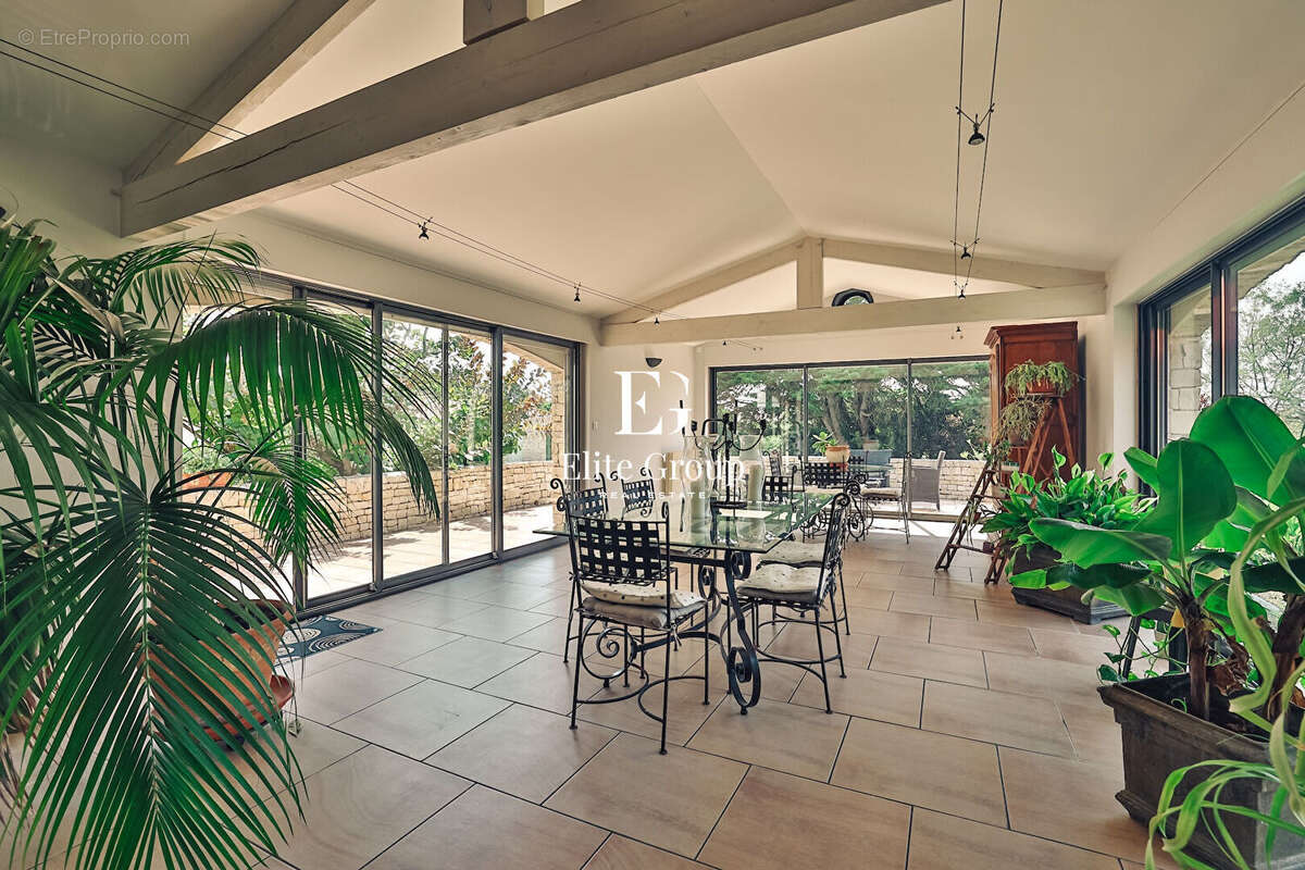 Villa d'exception à deux pas des plages et du centre-ville - photo 4