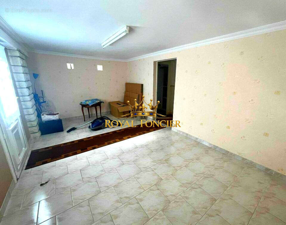 Maison 86 m² à Port-De-Piles  - photo 2